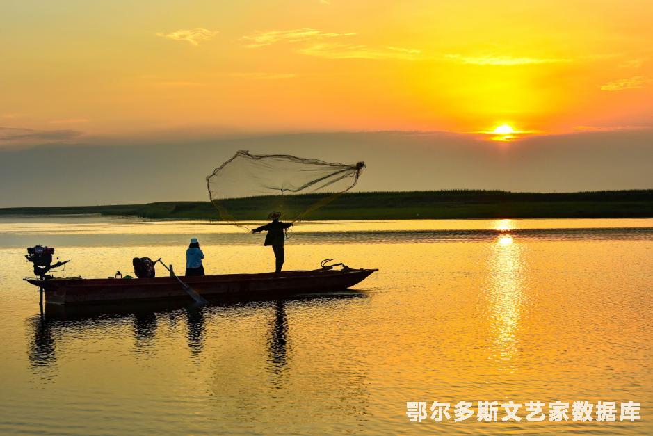 晚霞中撒网 杨凤荣 13948870309