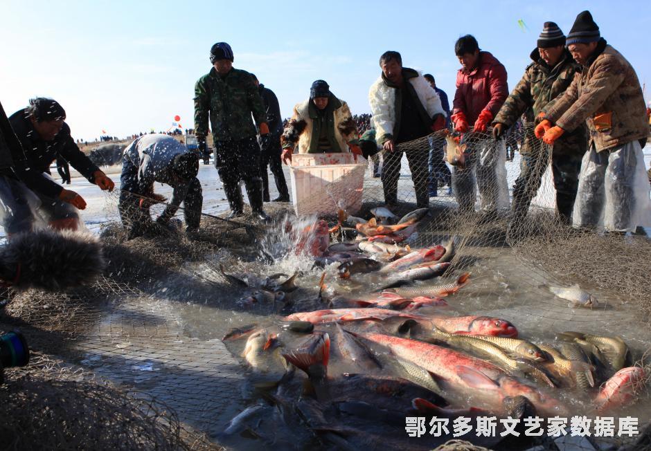 16.羽龙湖上冬捕忙   杨廷华摄