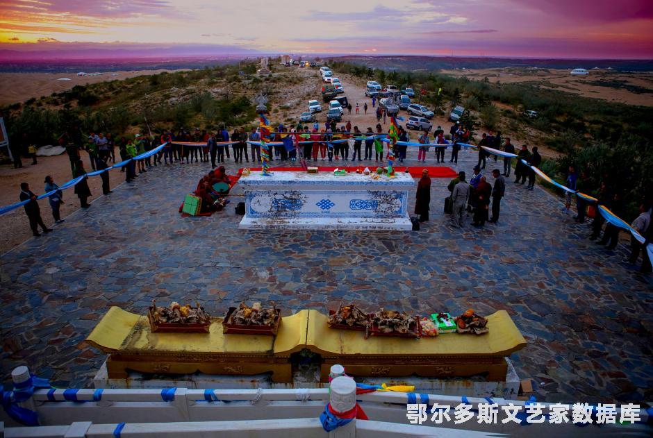 《最长的哈达》--靳晓荣摄于达旗展旦召（13947747172）1
