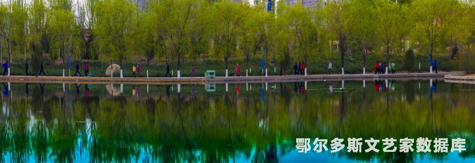 《晨练》--靳晓荣摄于达旗白塔公园（13947747172）