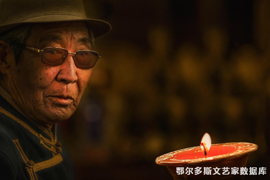 28、守灵人与酥油灯