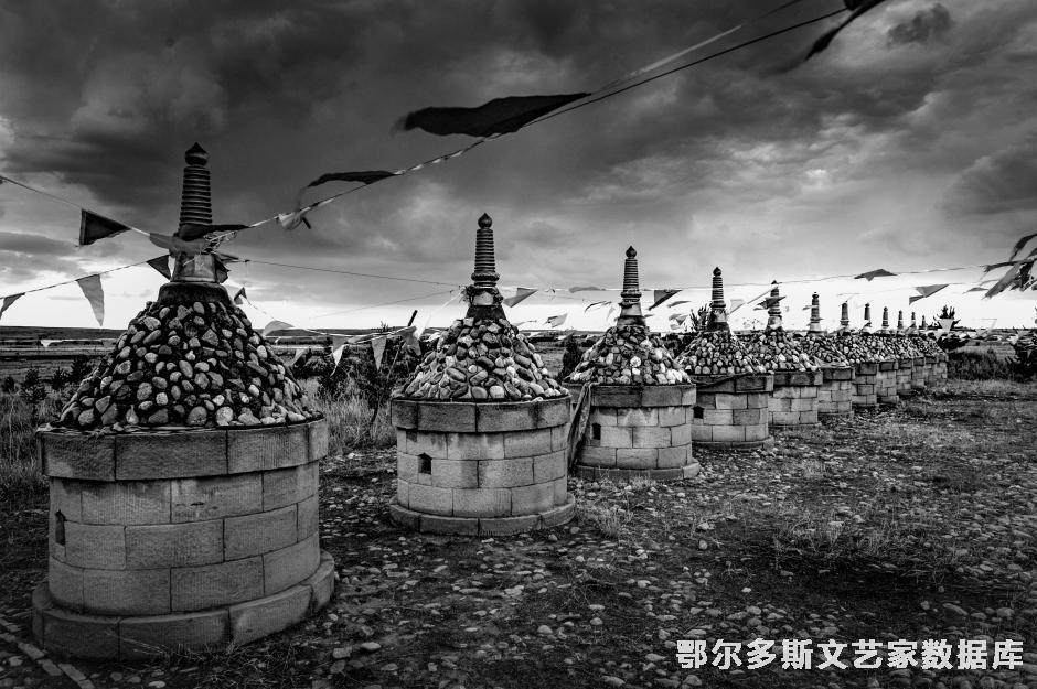 神圣的敖包--阿拉腾花摄1524775399
