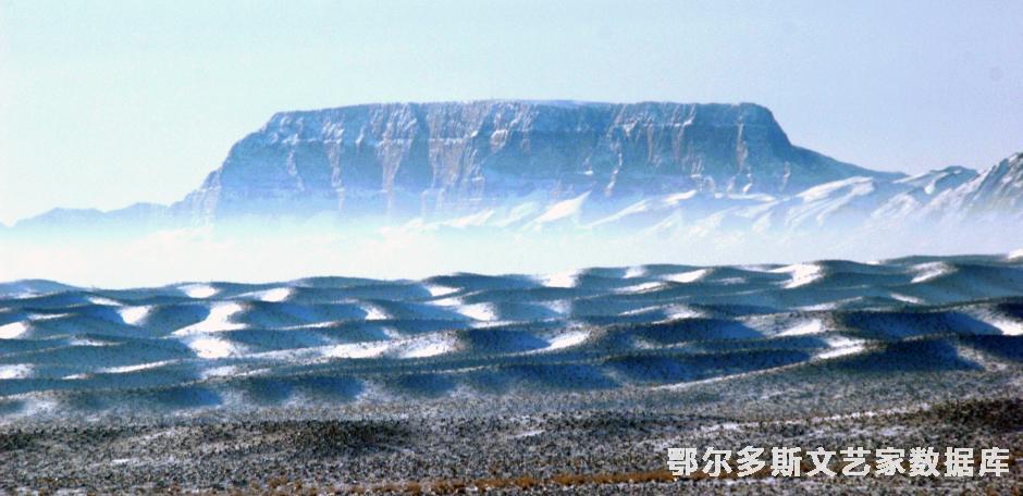 乌仁都山   图亚摄在2009年度“成吉死汗杯。鄂尔多斯人游鄂尔多斯‘’主题摄影大赛中荣获优秀奖。