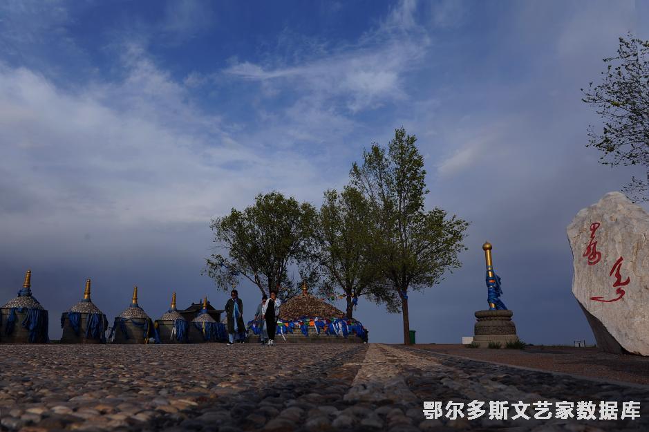 神圣的敖包--阿拉腾花摄15247753992