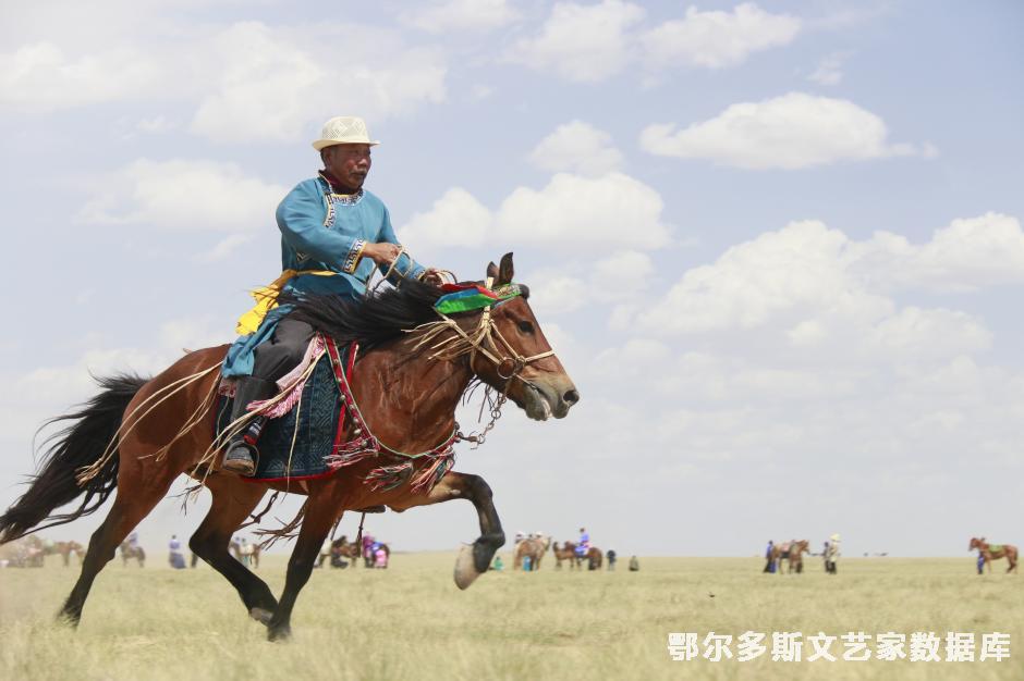 鄂尔多斯蒙古走马——（用图必署名侵权必究，记得劳动报酬）；郝常明摄；13947718258；鄂尔多斯市鄂托克旗融媒体中心；邮编；016100