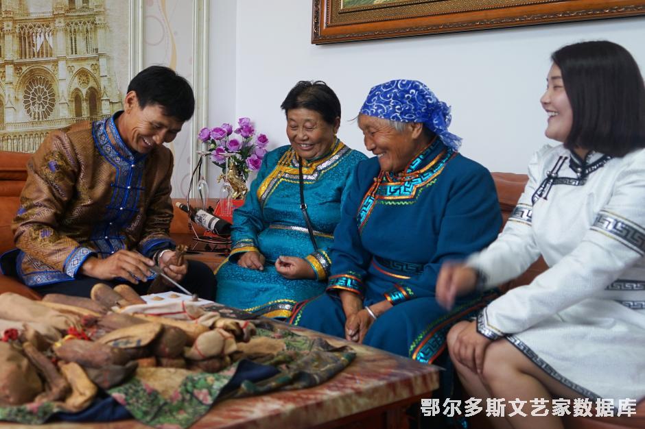 送医送药到牧家— 秦晓梅