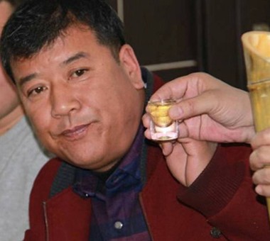 敖特根巴雅尔