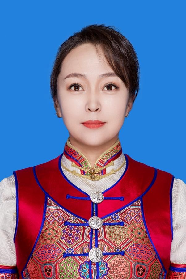 乌云图雅