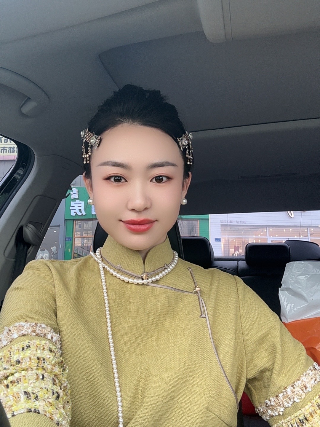 梁艳