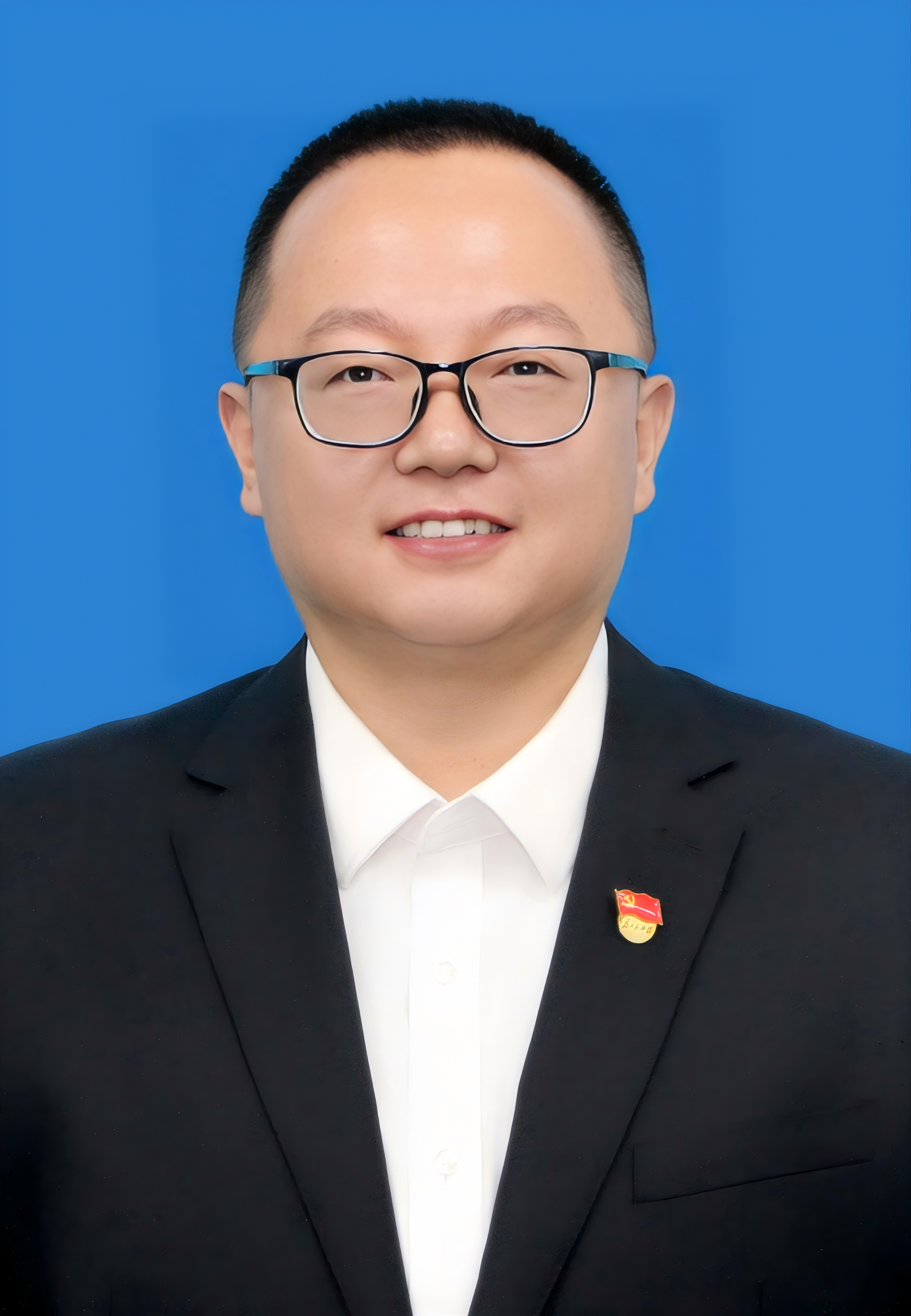 张布栋